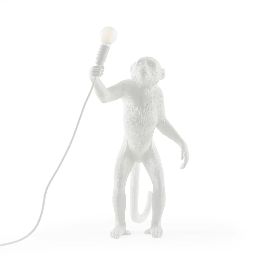Monkey Lamp Stående, Hvit v:5480806 Monkey Lamp Stående, Hvit v:5480806
